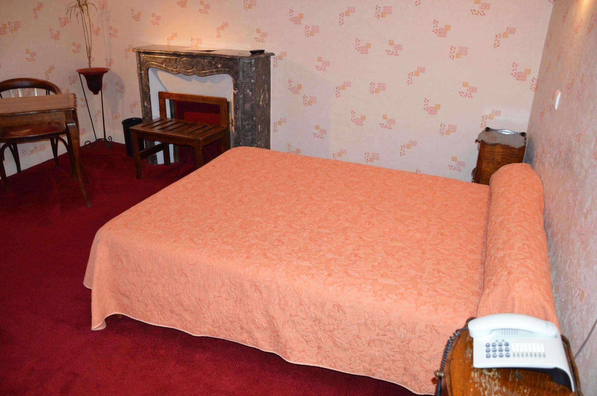 Hotel Au Chapon Fin Poitiers Bagian luar foto
